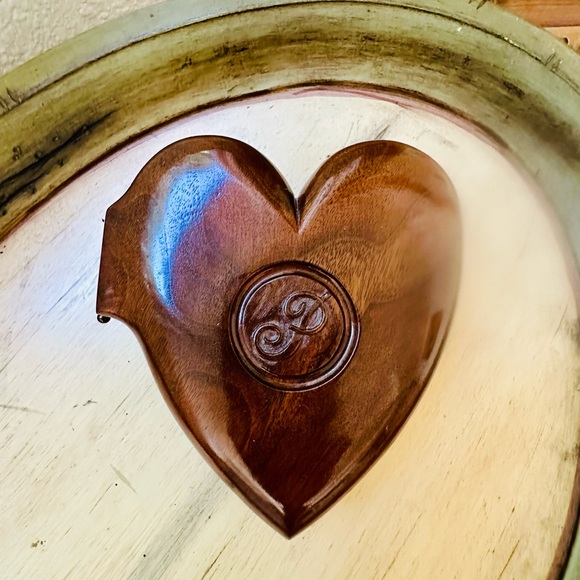 Vintage Heart Shaped Wood Trinket Box with Monogram P - Picture 12 of 12